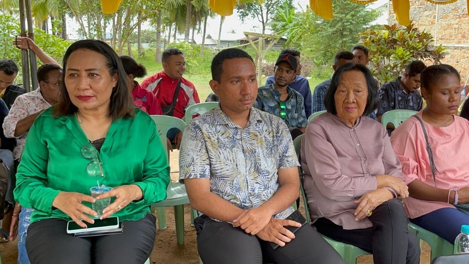 jadi-ketua-kpu-papua-selatan-theresia-mahuze-bikin-syukuran