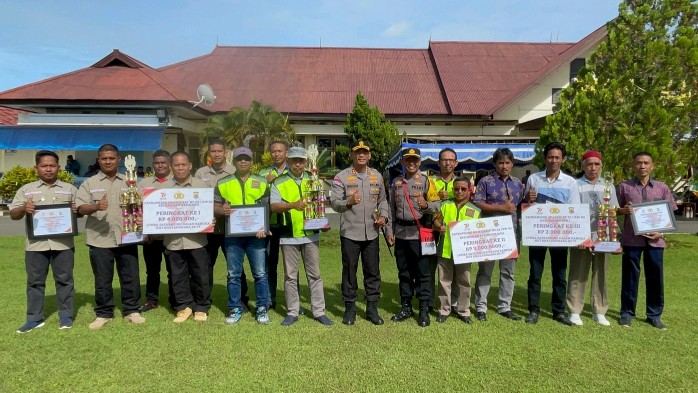 tiga-satkamling-terima-penghargaan-kapolres-merauke