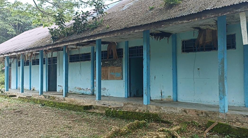 tak-ada-siswa-smp-negeri-ayuka-tutup