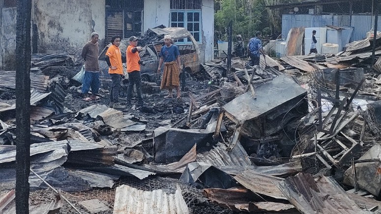 polres-mimika-selidiki-penyebab-kebakaran-di-nawaripi