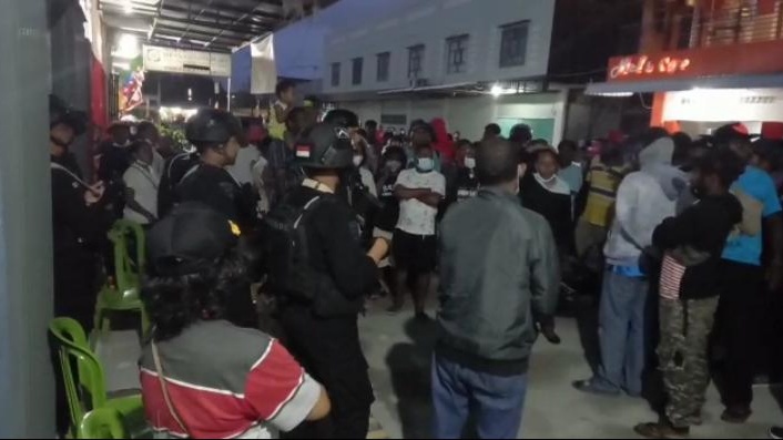 tuntut-kejelasan-ratusan-calon-relawan-pon-datangi-sekretariat-bidang-sdm-klaster-mimika