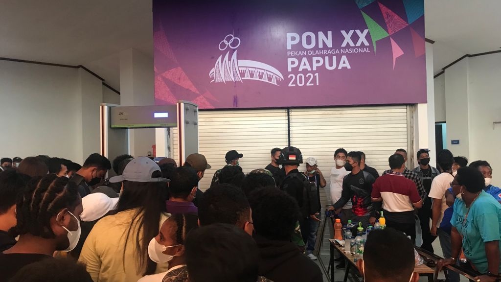 punya-tiket-ratusan-penonton-kecewa-tidak-saksikan-pertandingan-futsal