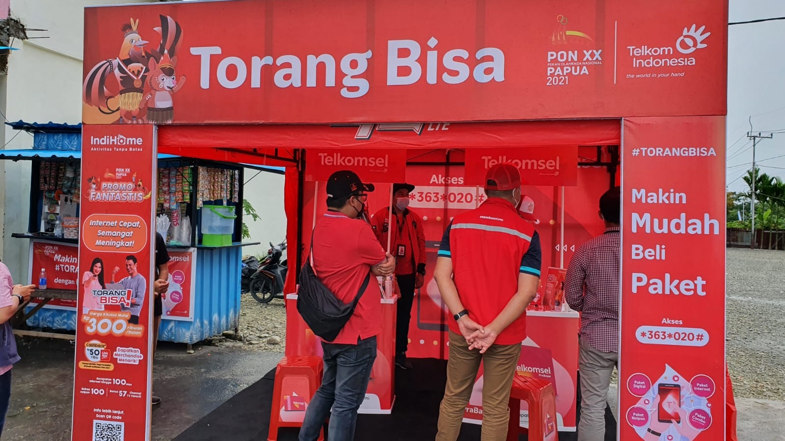 dukung-pon-xx-papua-telkomsel-siagakan-4-unit-compact-mobile-bts-di-klaster-mimika