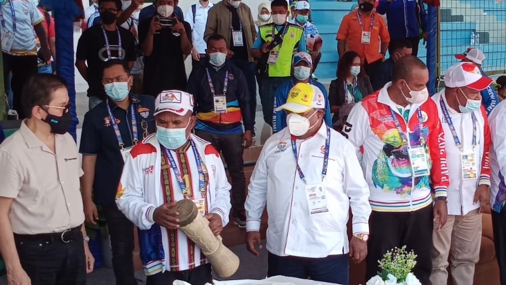 lukas-enembe-resmikan-mimika-sport-complex