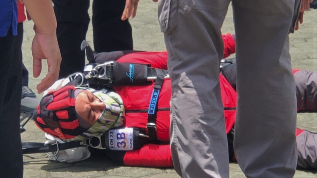 angin-kencang-tiga-atlet-terjun-payung-papua-barat-gagal-mendarat-sempurna