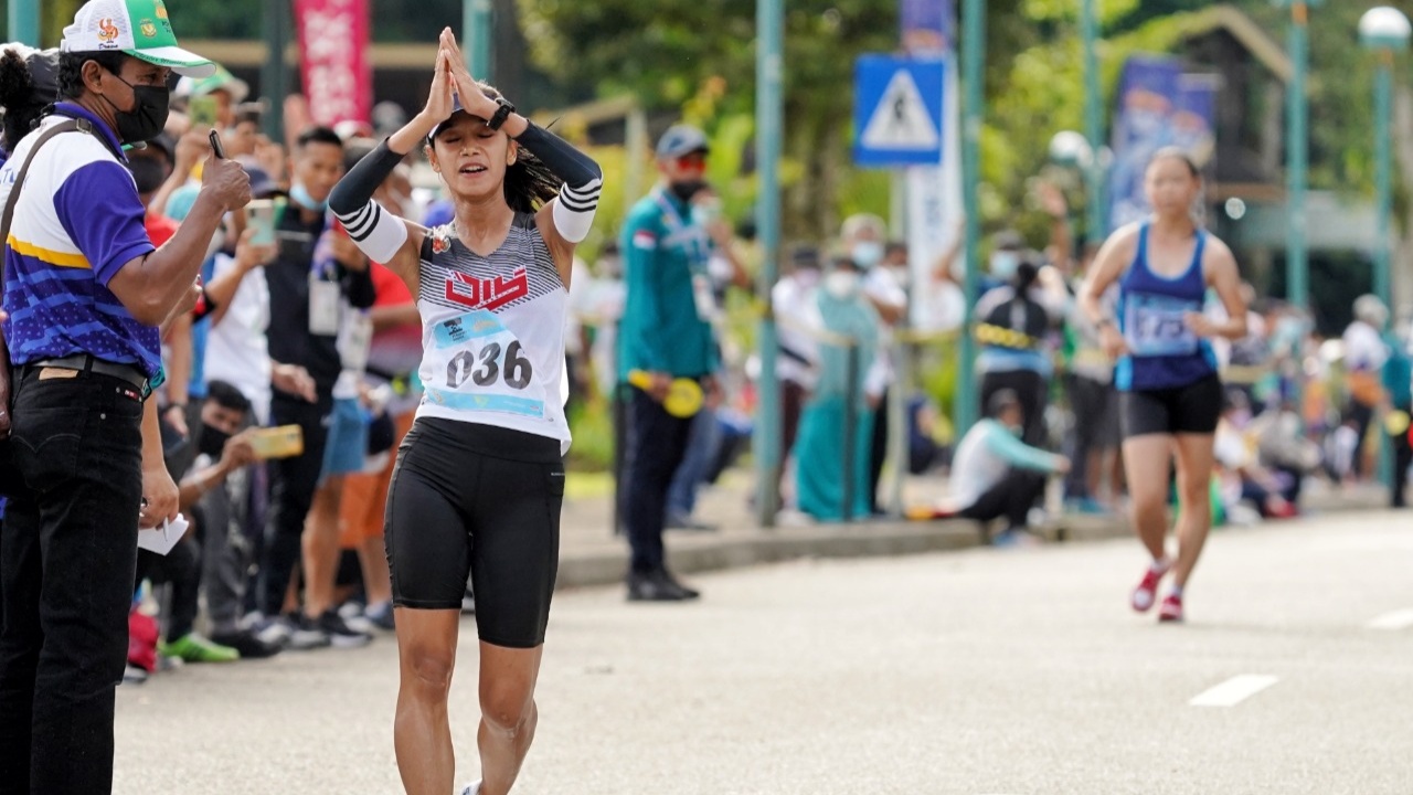 debut-pon-indah-lupita-sari-langsung-sabet-emas-jalan-cepat-putri