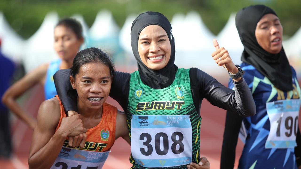 agustina-m-manik-sabet-emas-pertamanya-di-pon-xx-nomor-1500-meter