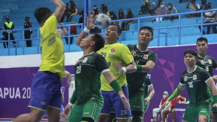 semifinal-bola-tangan-putra-pon-xx-jabar-pertahankan-rekor-usai-comeback-lawan-jateng