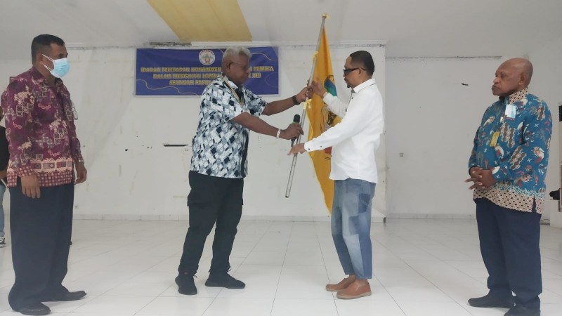 lepas-kontingen-pesparawi-xiii-mimika-wabup-john-harus-juara-umum