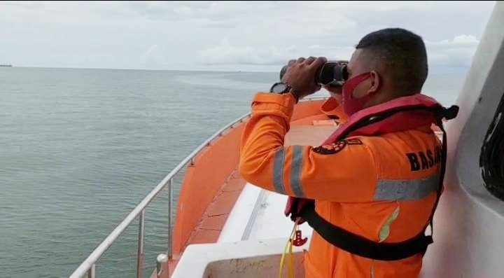 hari-kedua-pencairan-km-kalimas-4-tim-sar-sisir-jalur-di-luar-rute-pelayaran