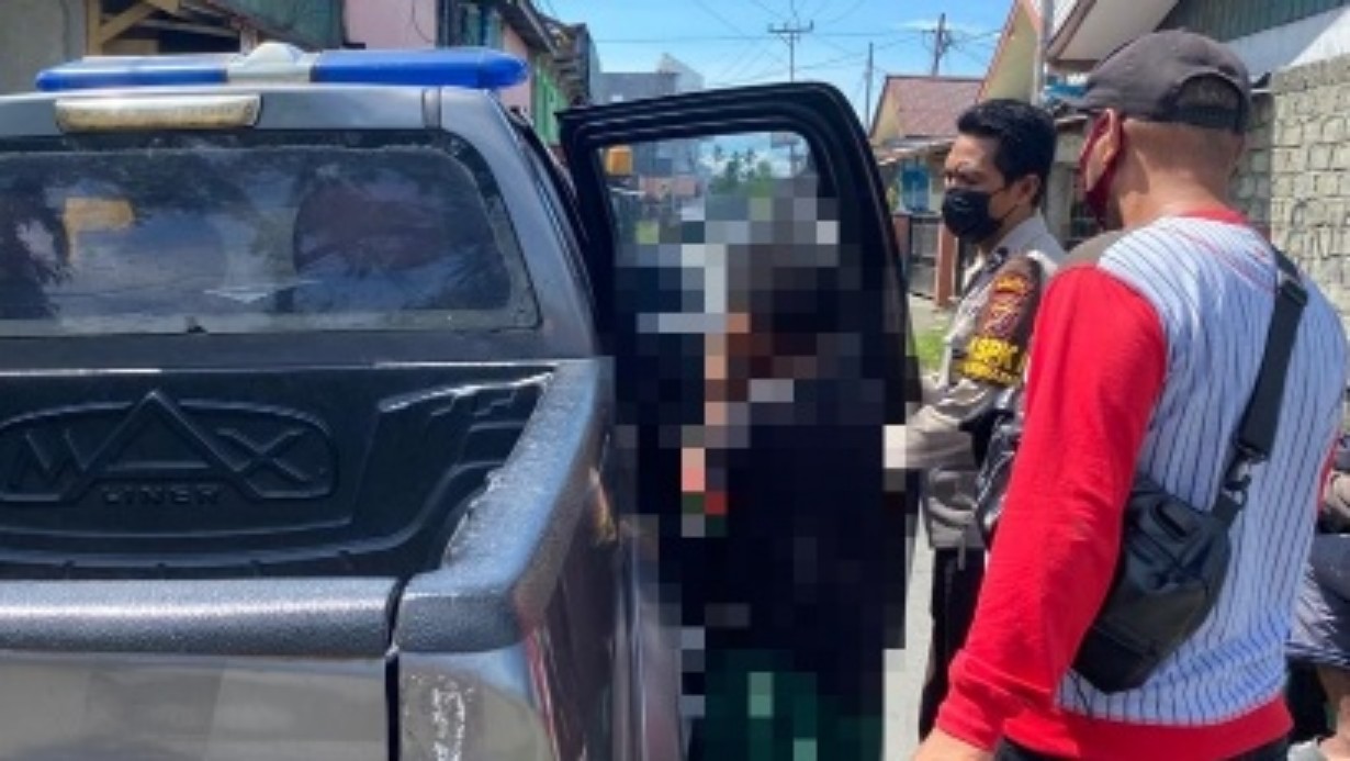 diduga-curi-handphone-tn-ditangkap-warga