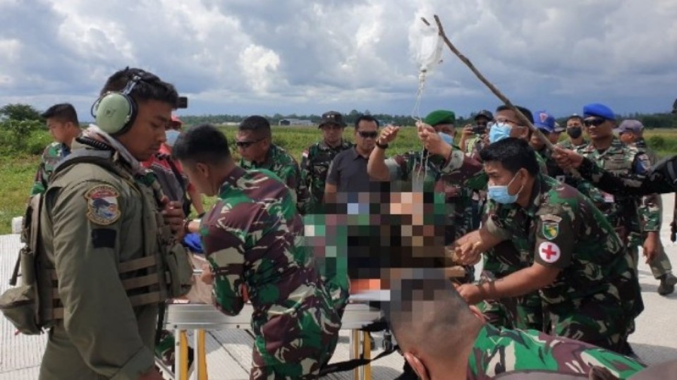 tertembak-di-intan-jaya-satu-prajurit-tni-dievakuasi-ke-timika