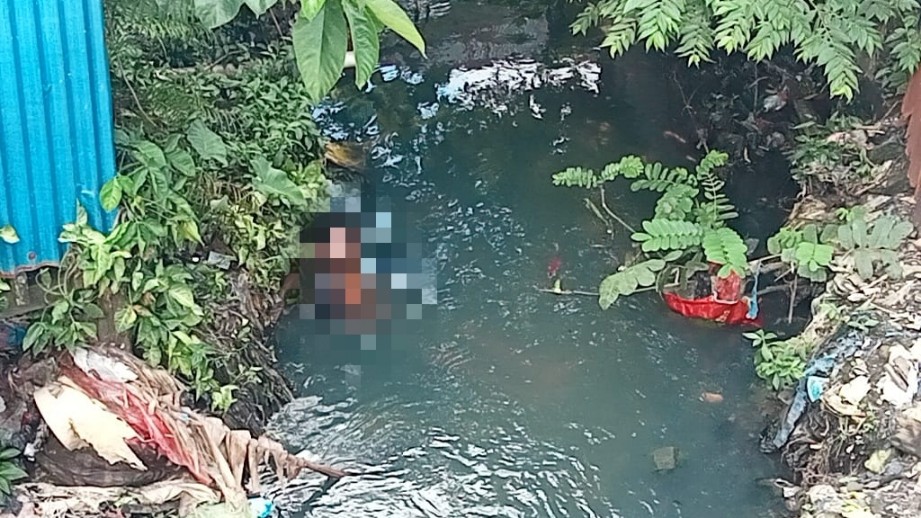 bikin-geger-pria-diduga-mabuk-tidur-di-sungai