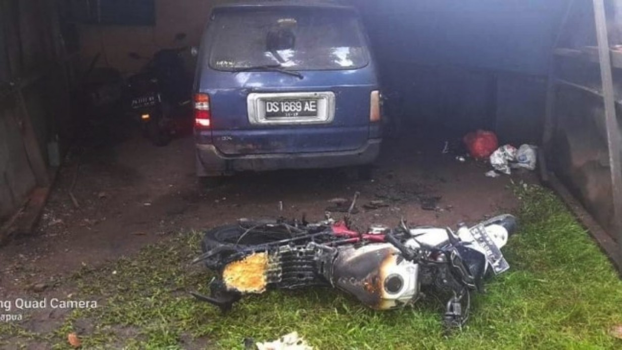 motor-di-garasi-lbh-papua-terbakar-di-senin-subuh