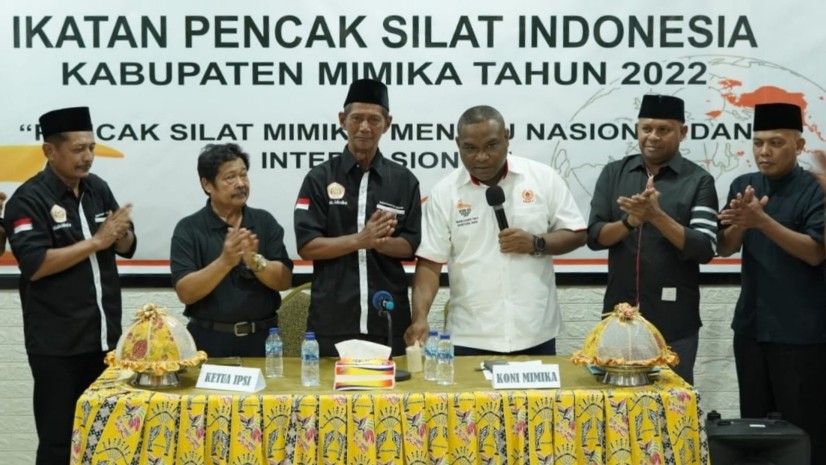 norman-karupukaro-pimpin-pencak-silat-mimika