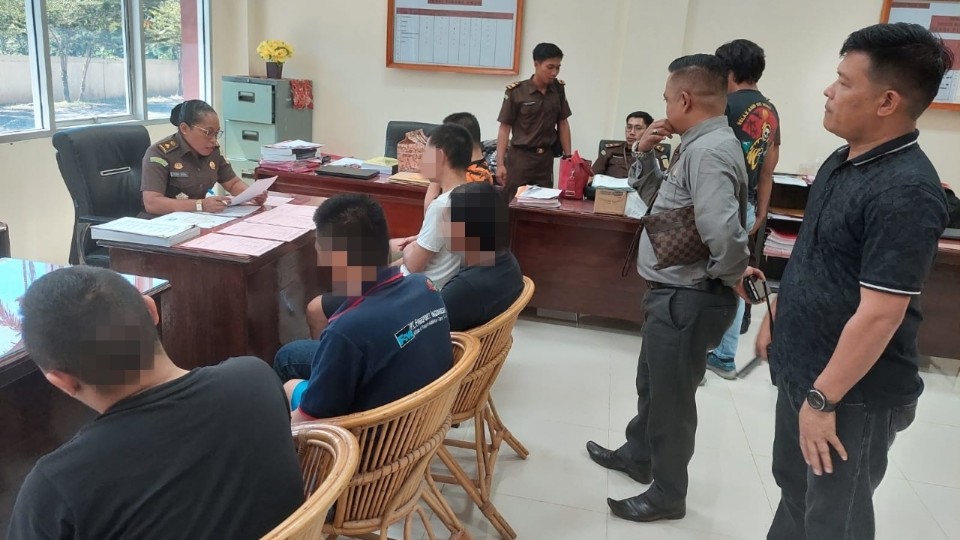 lima-tersangka-pencurian-konsentrat-pt-freeport-jadi-tahanan-jaksa