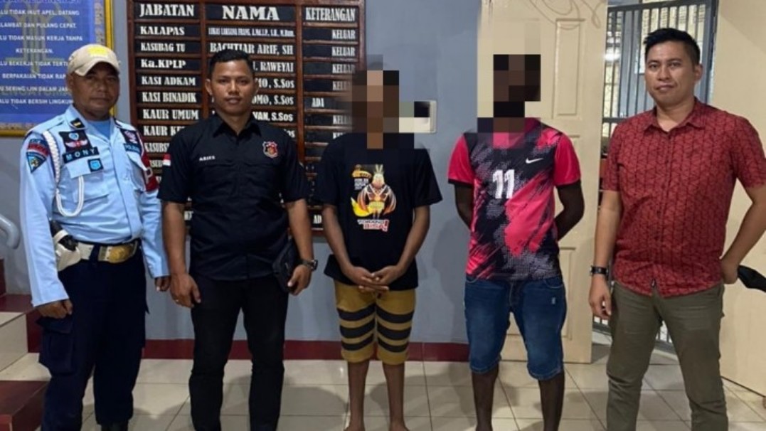 satreskrim-polres-mappi-serahkan-tersangka-dua-kasus-pidana-ke-kejari-merauke