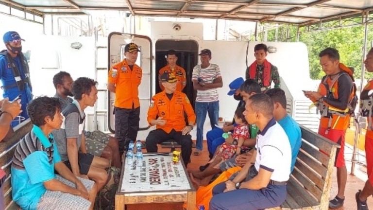 2-perempuan-9-laki-laki-penumpang-km-usaha-baru-yang-masih-hilang