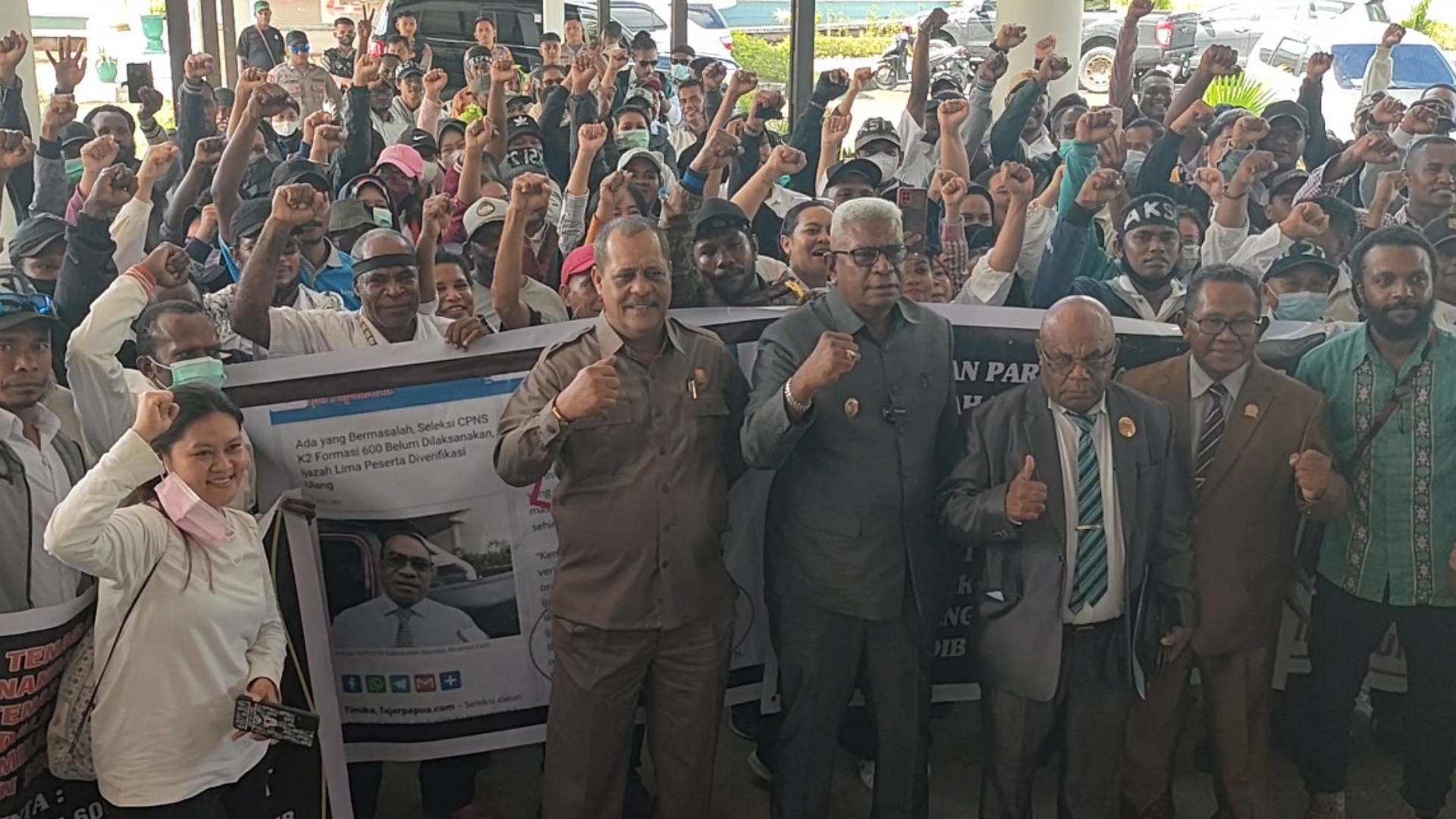 tuntut-keadilan-honorer-mimika-dapat-dukungan-wabup-dan-anggota-dprd