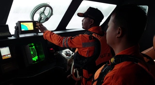 mati-mesin-kapal-nelayan-ini-selamat-dengan-bikin-layar-menepi-ke-daratan