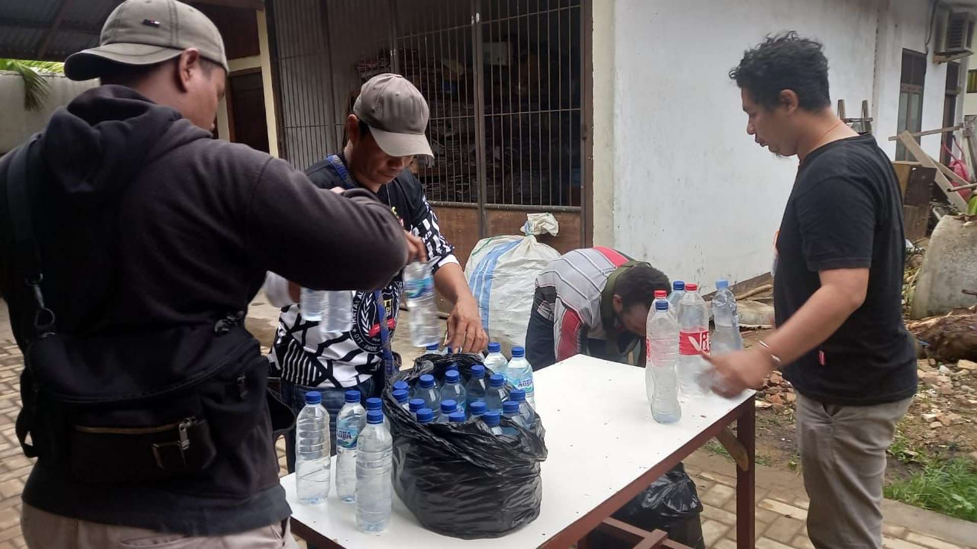 razia-polres-merauke-tiga-penjual-miras-lokal-ditangkap
