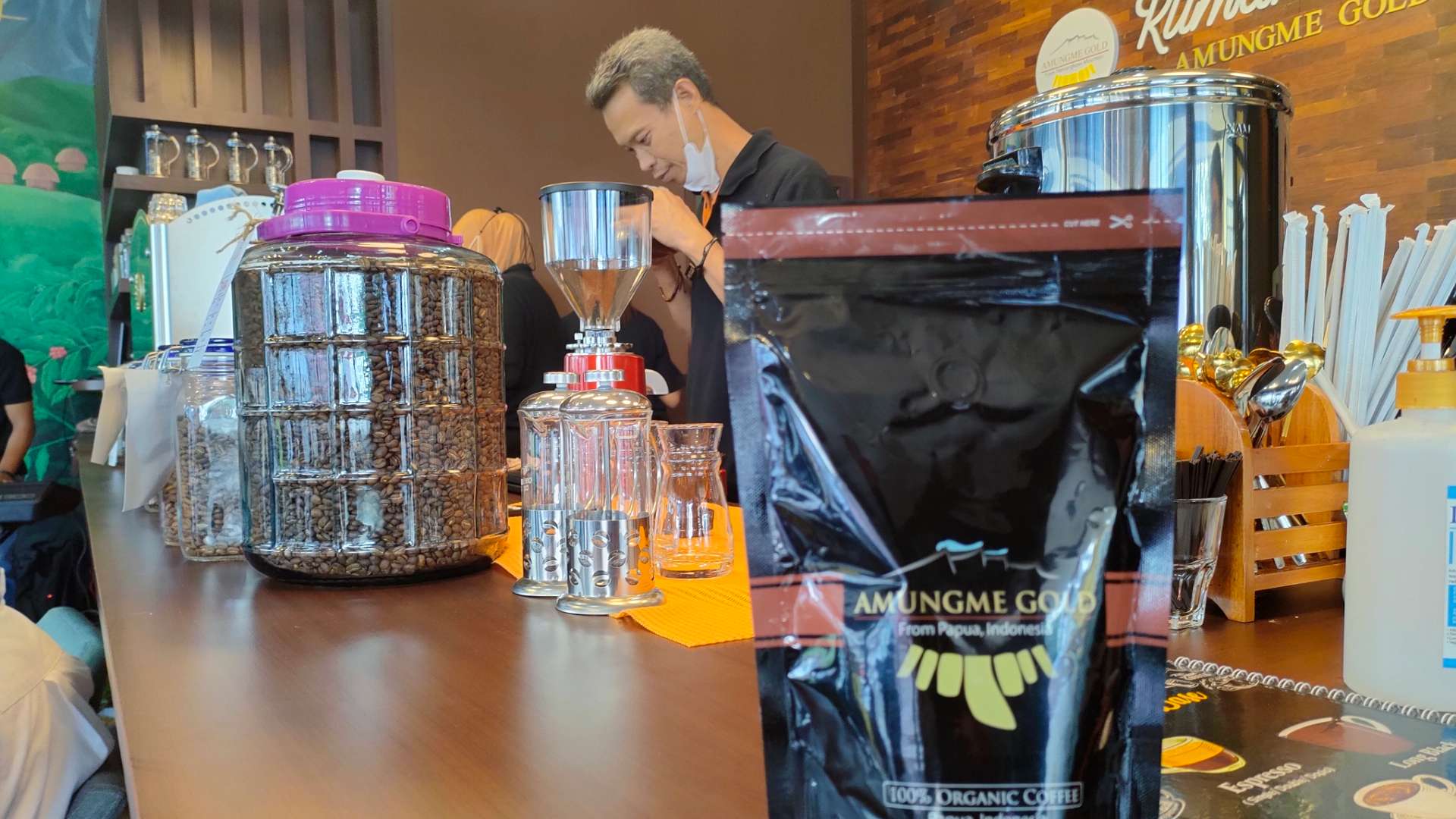 cerita-di-balik-nikmat-menyeruput-kopi-amungme-gold