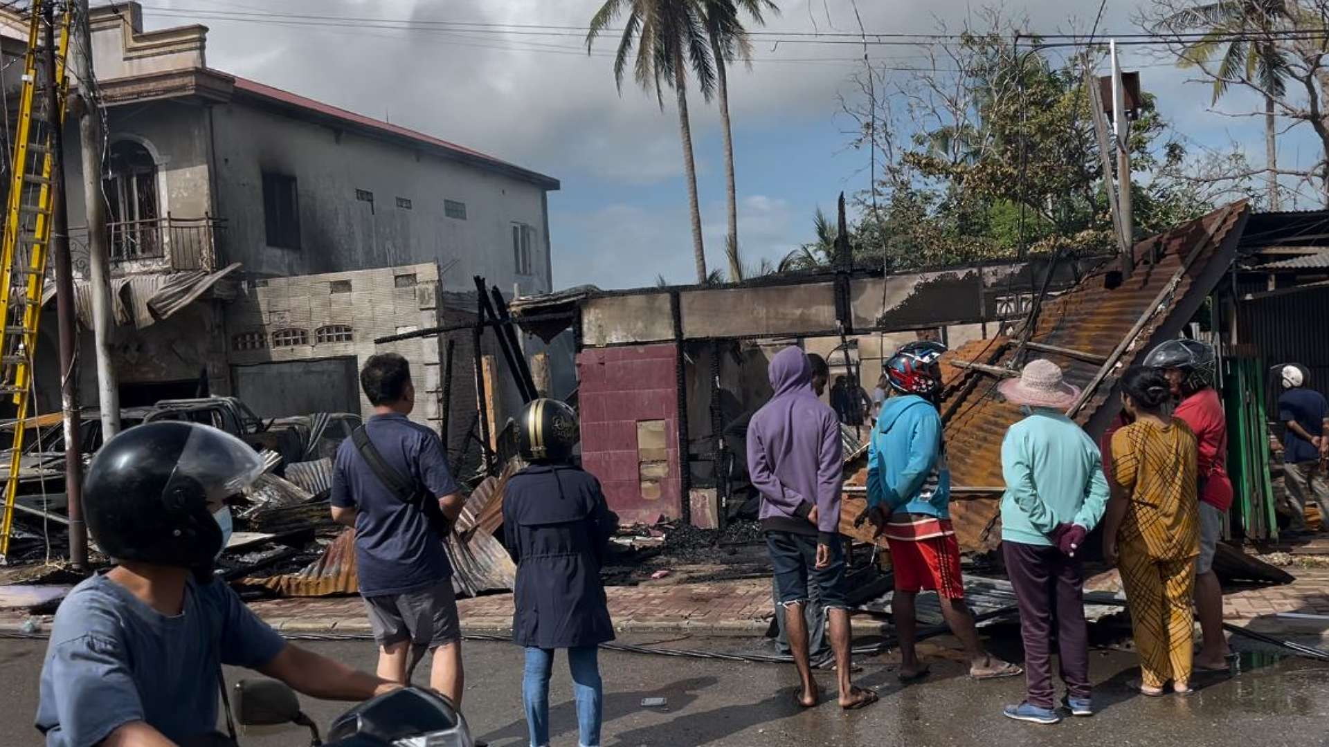 4-bangunan-hangus-dilalap-si-jago-merah-di-jalan-brawijaya