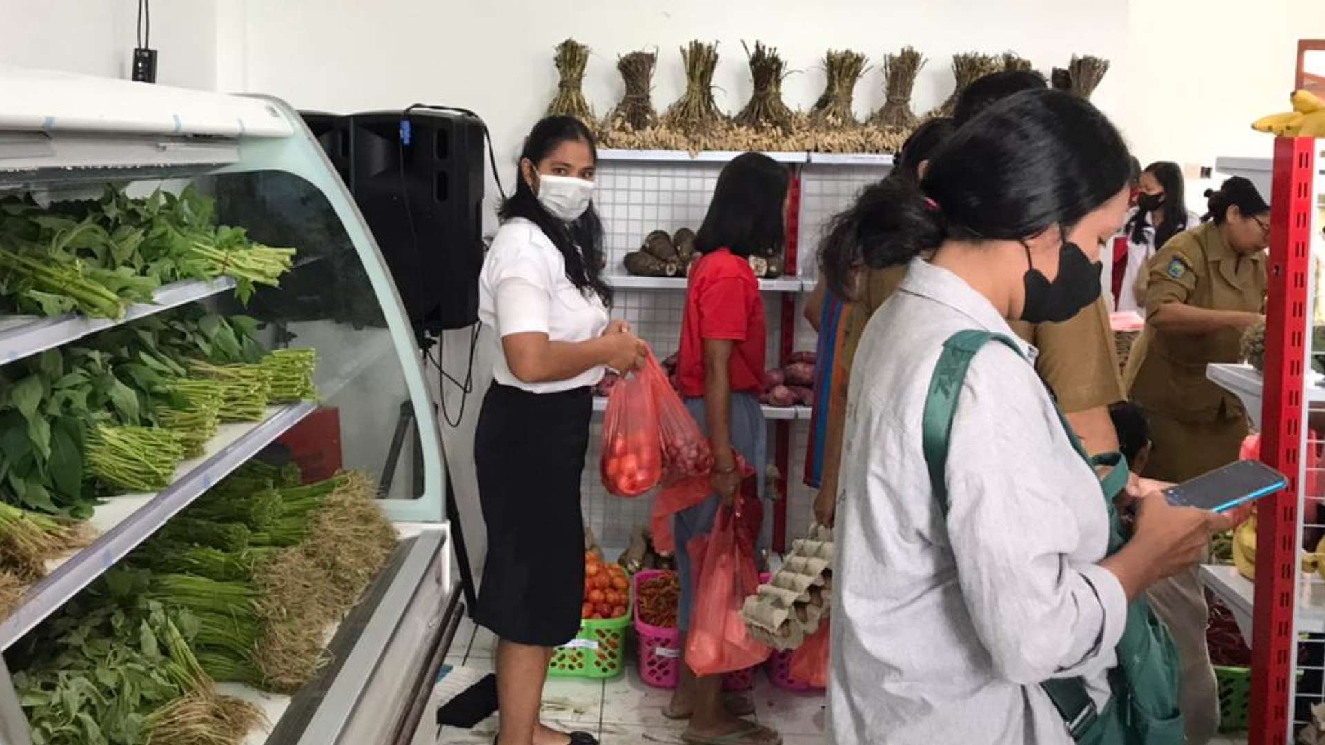 toko-tani-indonesia-di-timika-siap-bantu-jual-hasil-petani-oap