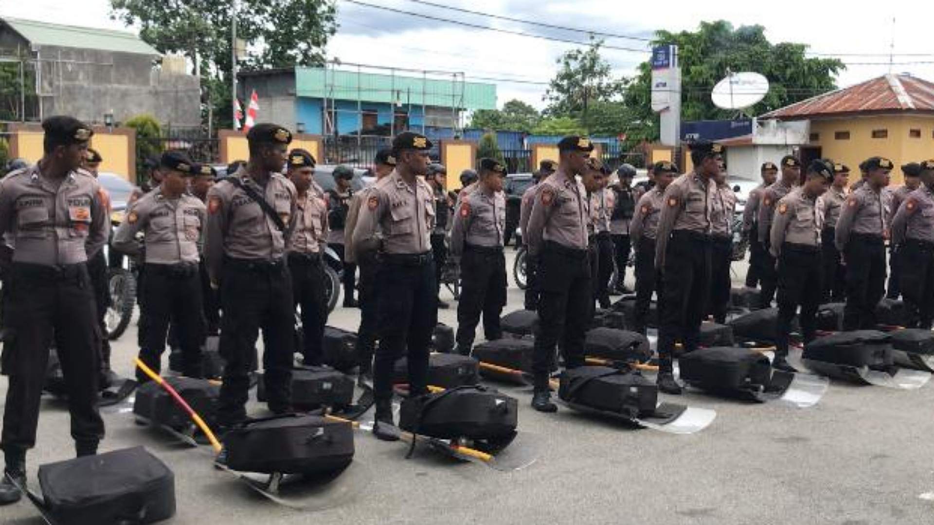 pasca-penangkapan-bupati-mimika-oleh-kpk-aparat-keamanan-disiagakan