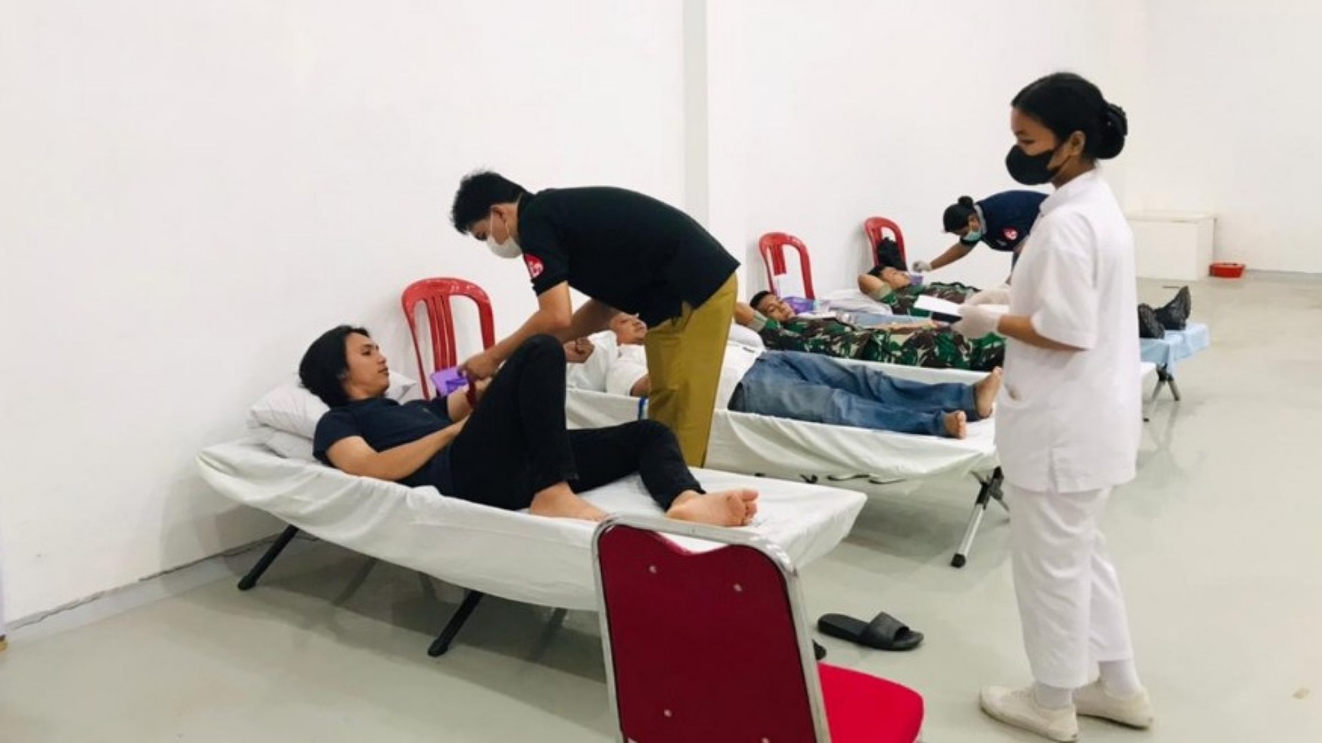aksi-donor-darah-menutup-rangkaian-hut-pmi-ke-77-di-mimika