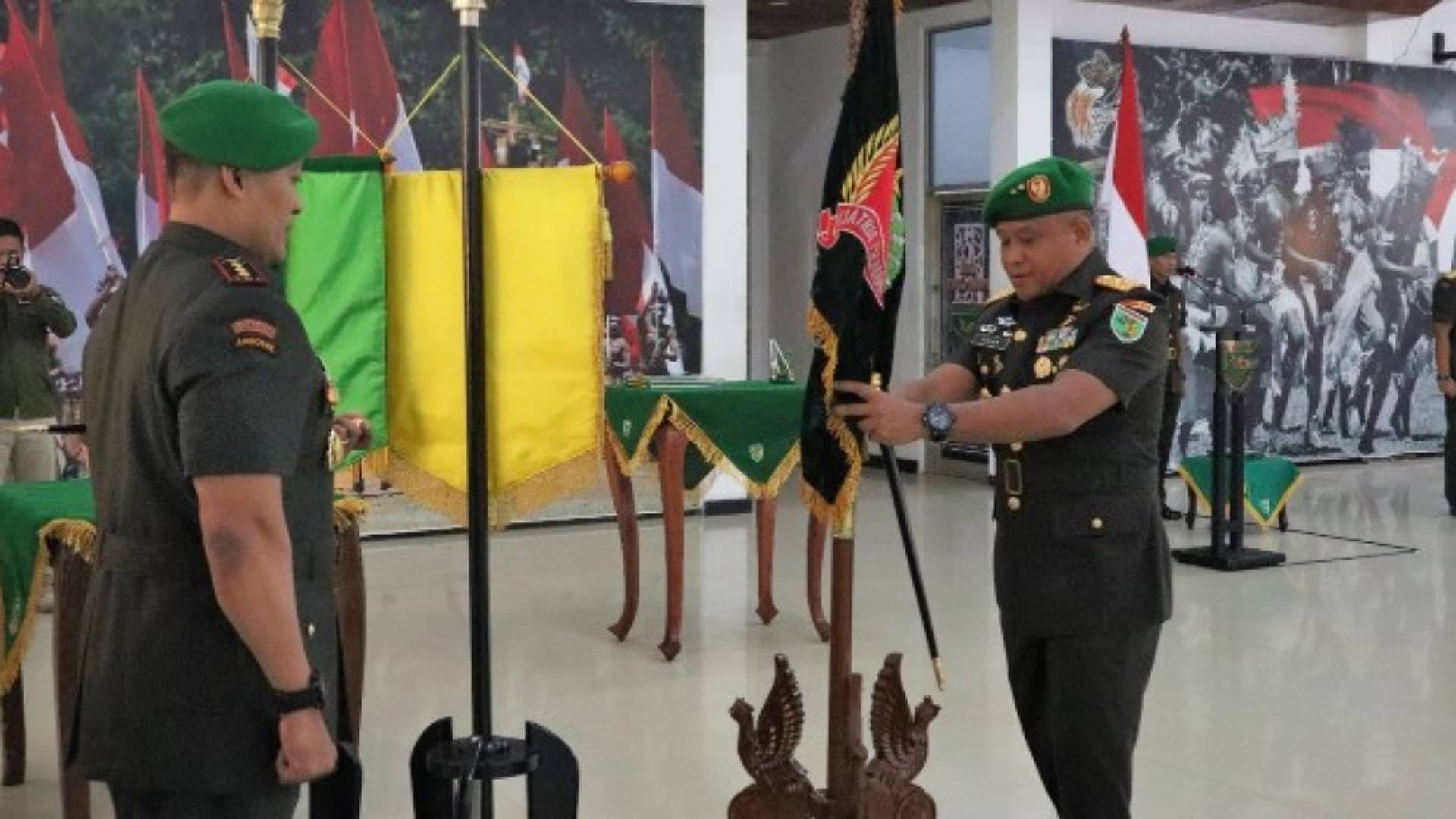 Sertijab dan tradisi korps pejabat Kodam XVII Cenderawasih, Rabu (21/09/2022). Foto: Pendam XVII Cenderawasih