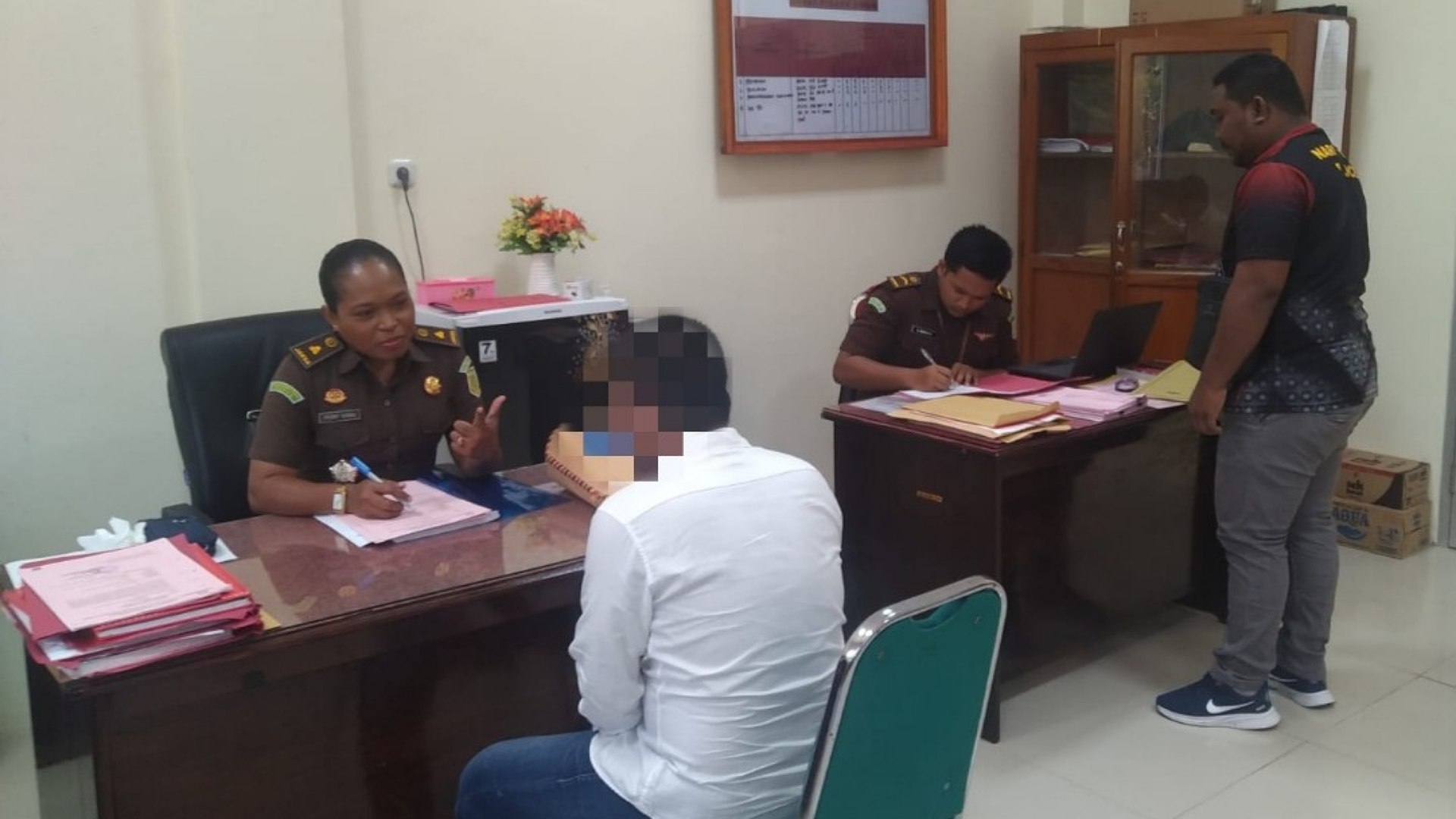 berkas-perkara-lengkap-m-diserahkan-ke-kejari-mimika