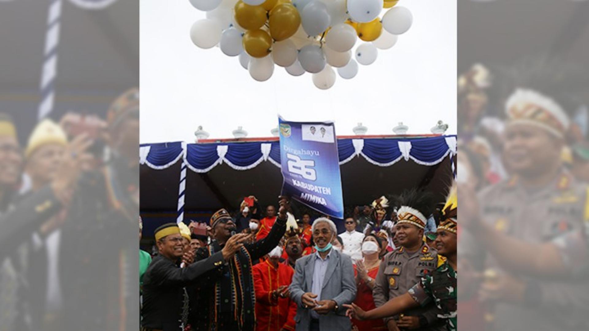 mimika-berusia-26-tahun-plt-bupati-johannes-rettob-minta-tak-lupa-sejarah