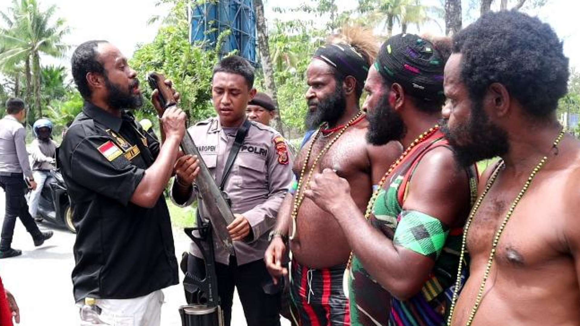 antisipasi-gangguan-kamtibmas-polisi-sita-sejumlah-sajam-jelang-tradisi-bayar-kepala