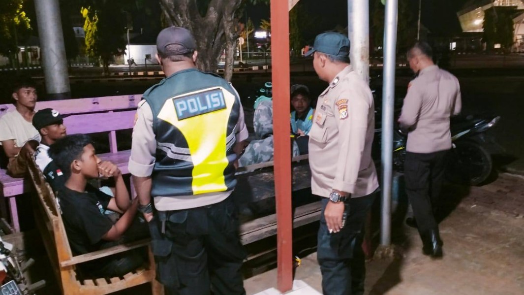 ajak-jaga-kamtibmas-polisi-sambangi-warga-di-seputaran-bandara-mopah-merauke