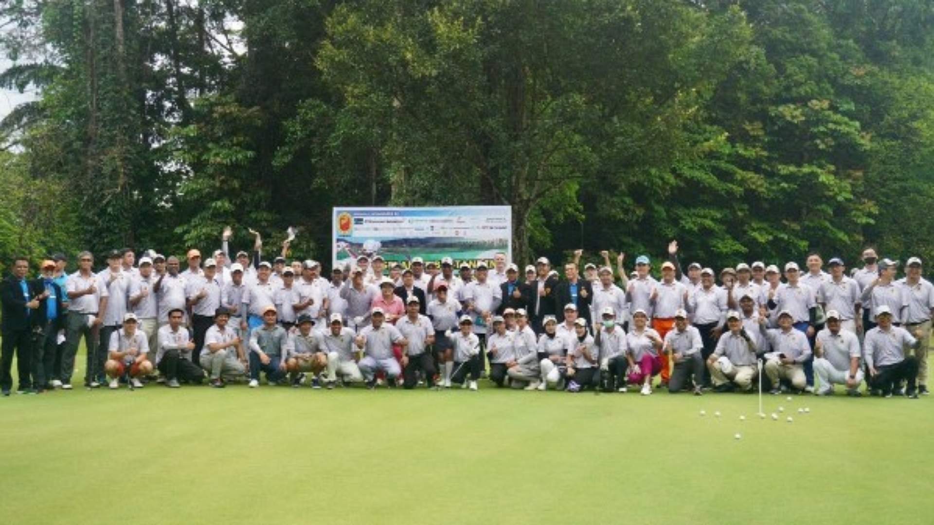 pgi-mimika-gelar-turnamen-golf-dalam-rangka-hut-mimika-ke-26
