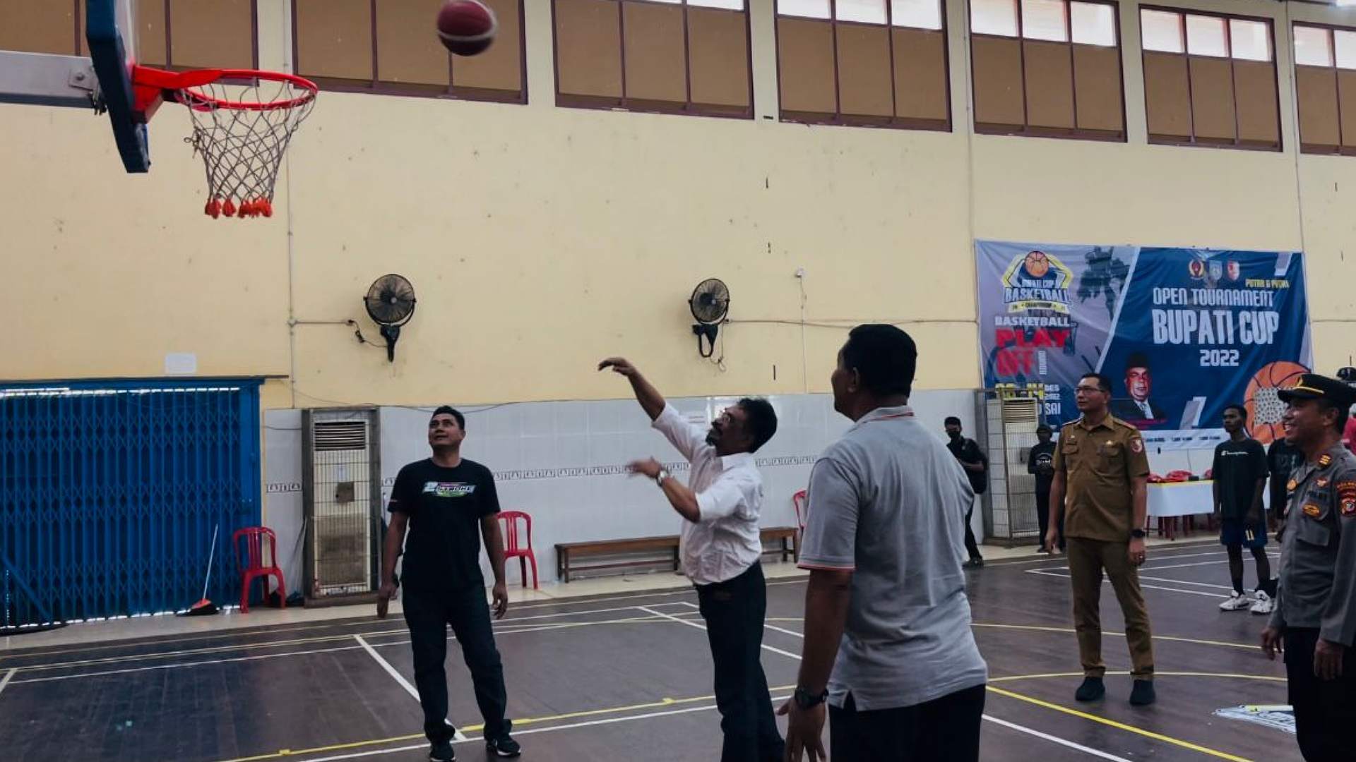 sempat-vakum-puluhan-tim-bola-basket-ramaikan-open-tournament-bupati-cup-merauke