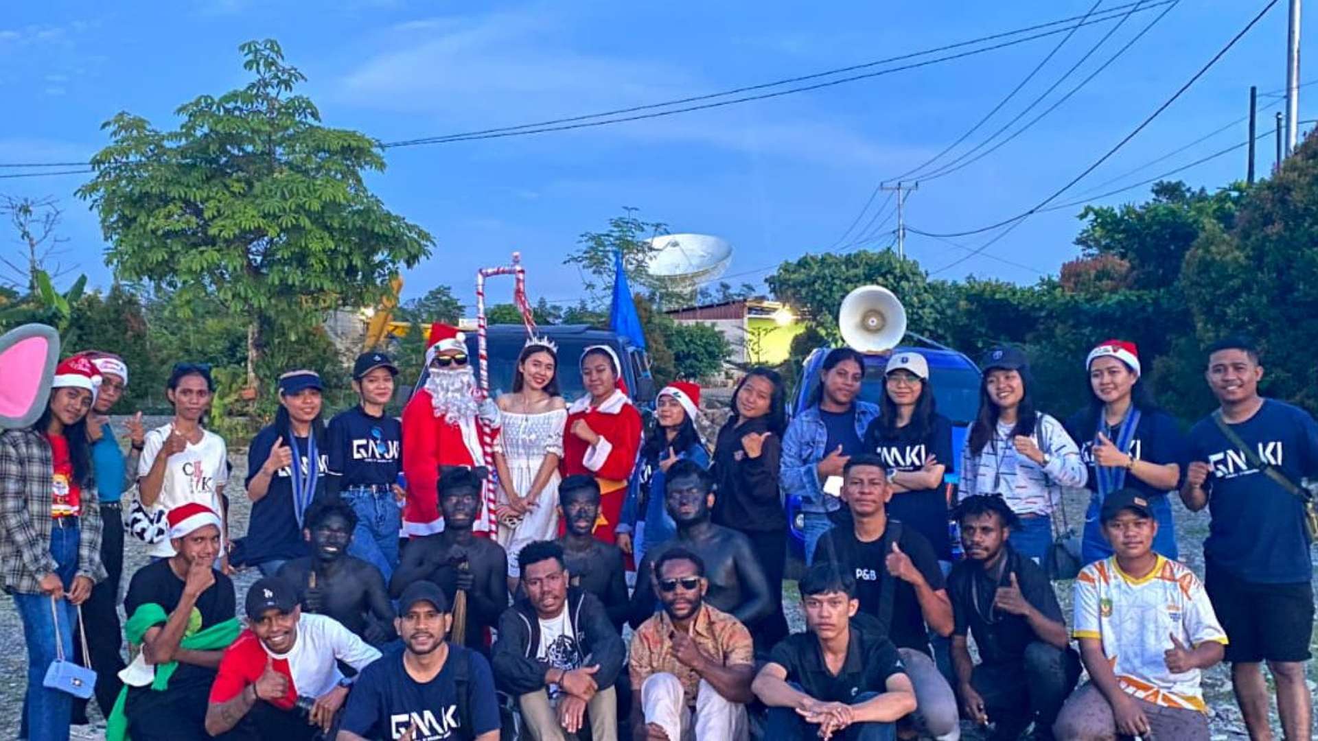 songsong-natal-gmki-timika-adakan-kunjungan-santa-claus