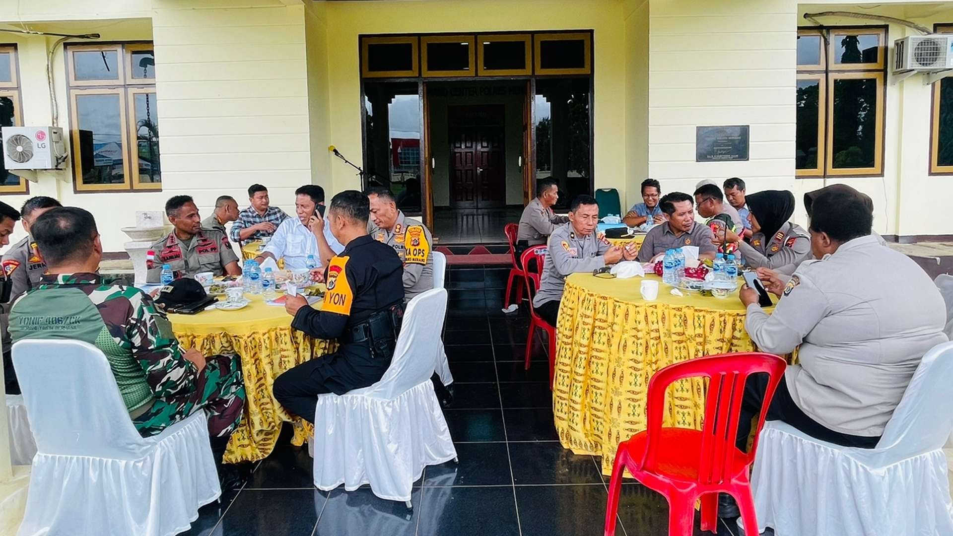 jelang-malam-tahun-baru-kapolres-merauke-silaturahmi-kamtibmas