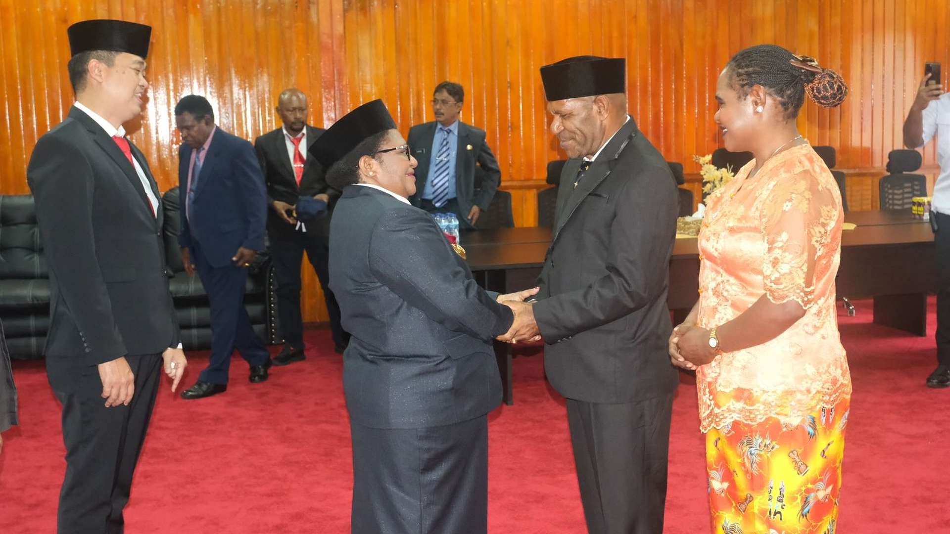 ribka-haluk-lantik-apolos-bagau-jadi-kepala-dinas-pendidikan-pertama-di-papua-tengah