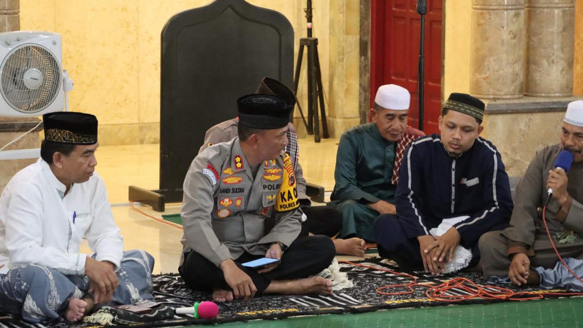 jumat-curhat-kapolres-merauke-sambangi-jemaah-masjid-raya-al-aqsha