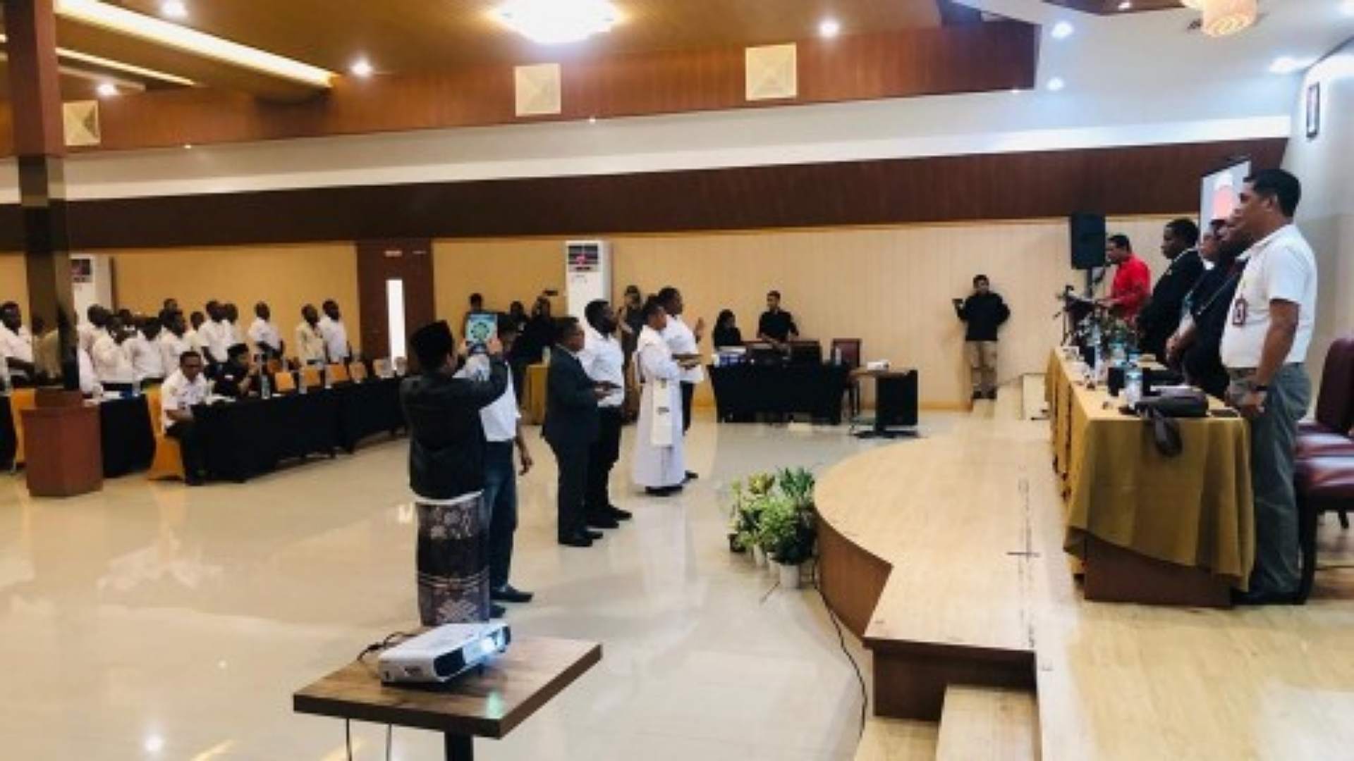 kpu-mimika-lantik-anggota-ppd-18-distrik