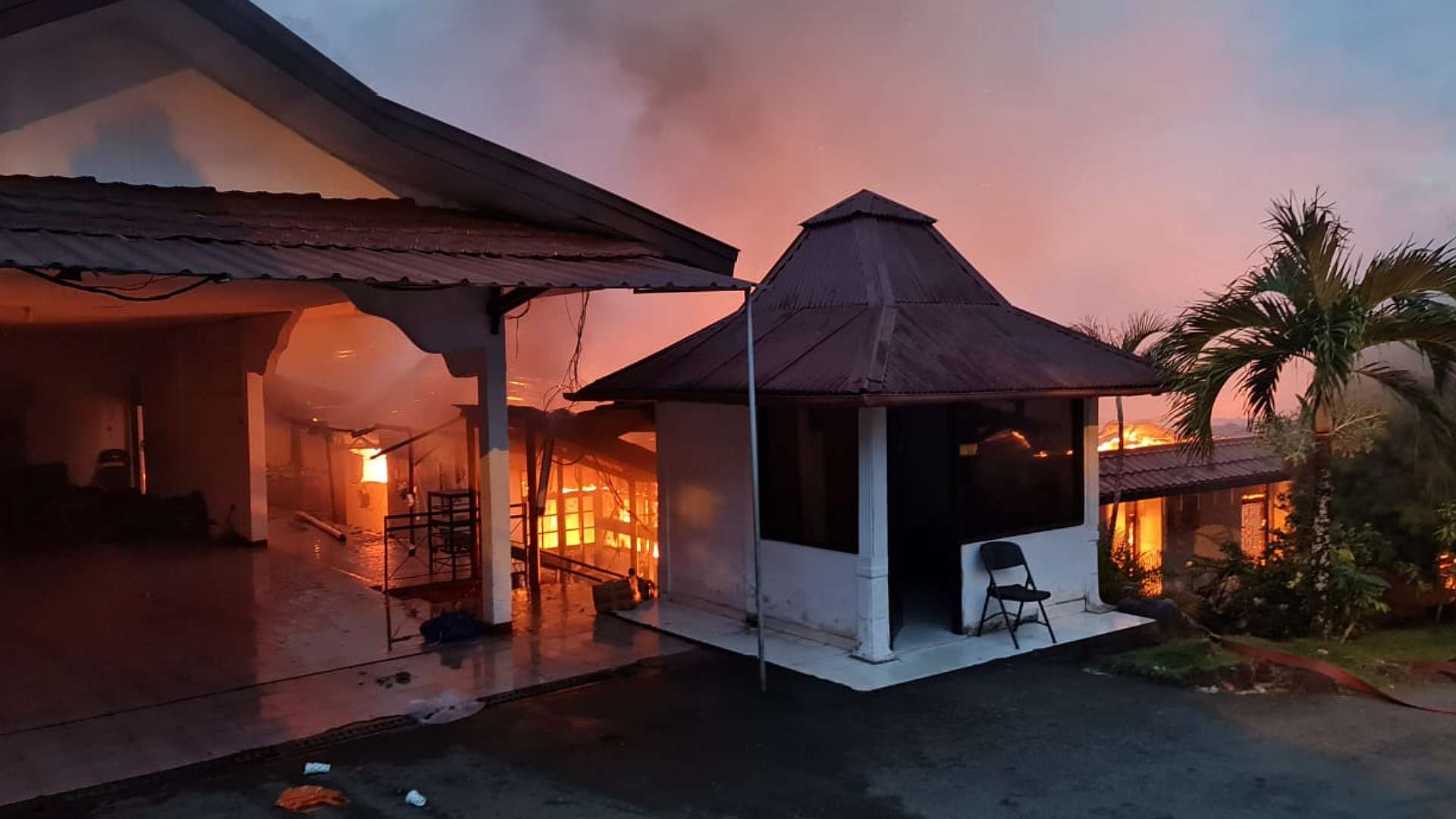 rumah-dinas-kapolda-papua-terbakar-polisi-dalami-penyebabnya