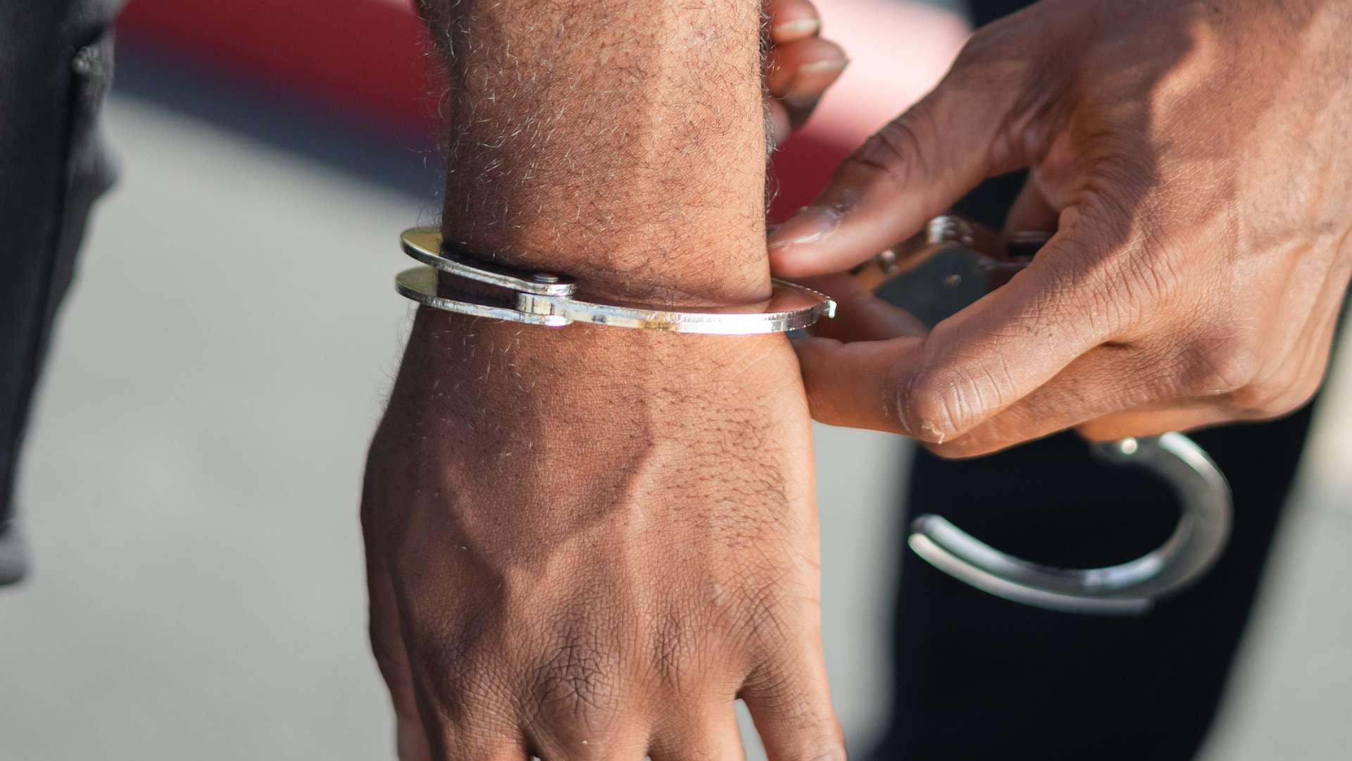 polisi-ringkus-kurir-enam-bungkus-ganja-disita