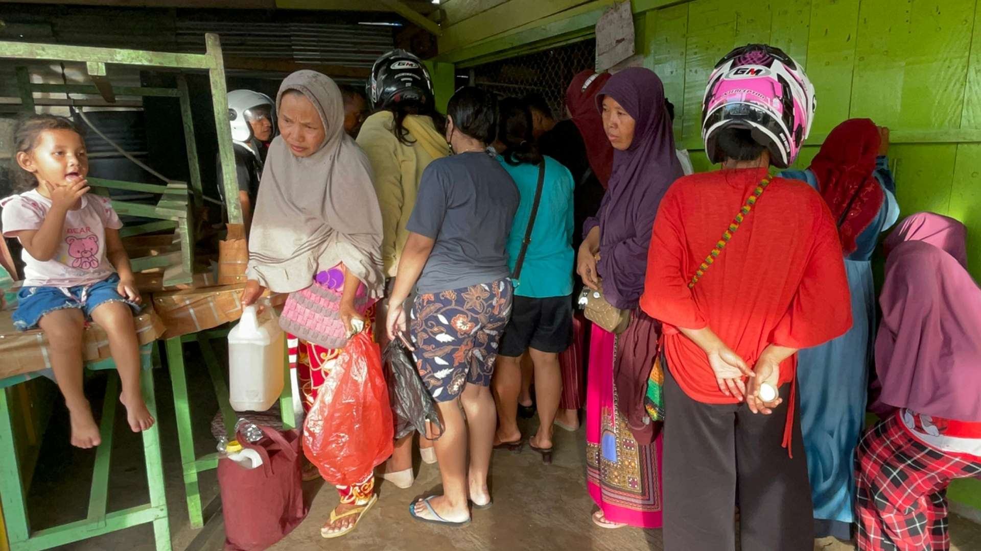 warga-merauke-keluhkan-sulitnya-dapat-minyak-tanah