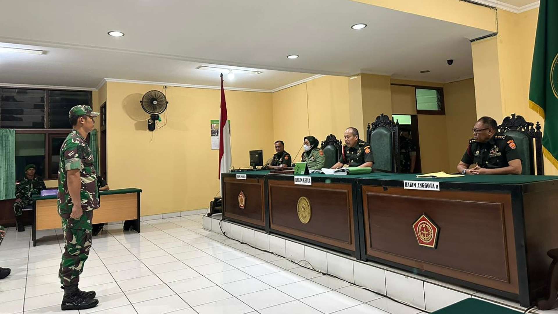 Sidang putusan Majelis Hakim Pengadilan Militer Tinggi Surabaya terhadap terdakwa HFD dalam sidang Pengadilan Militer III-19 Jayapura, Selasa (24/1/2023). Foto: Pendam XVII Cenderawasih