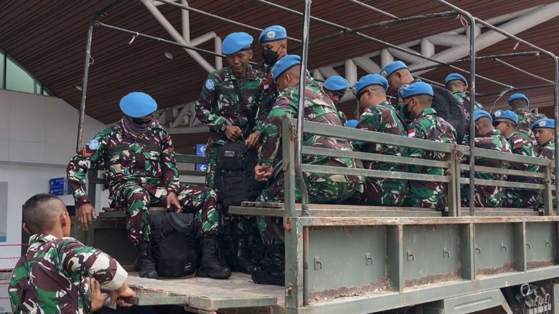 Satgas Kizi TNI Konga XX-T bersiap berangkat di Bandara Mopah Merauke, Rabu (8/2/2023). Foto : Ami/ Papua60detik