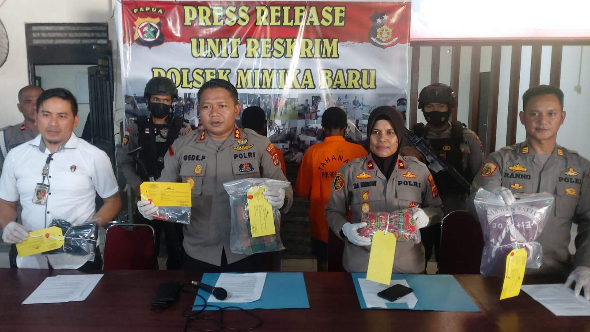 polisi-ringkus-dua-pelaku-pembunuhan-di-jalan-serui-mekar