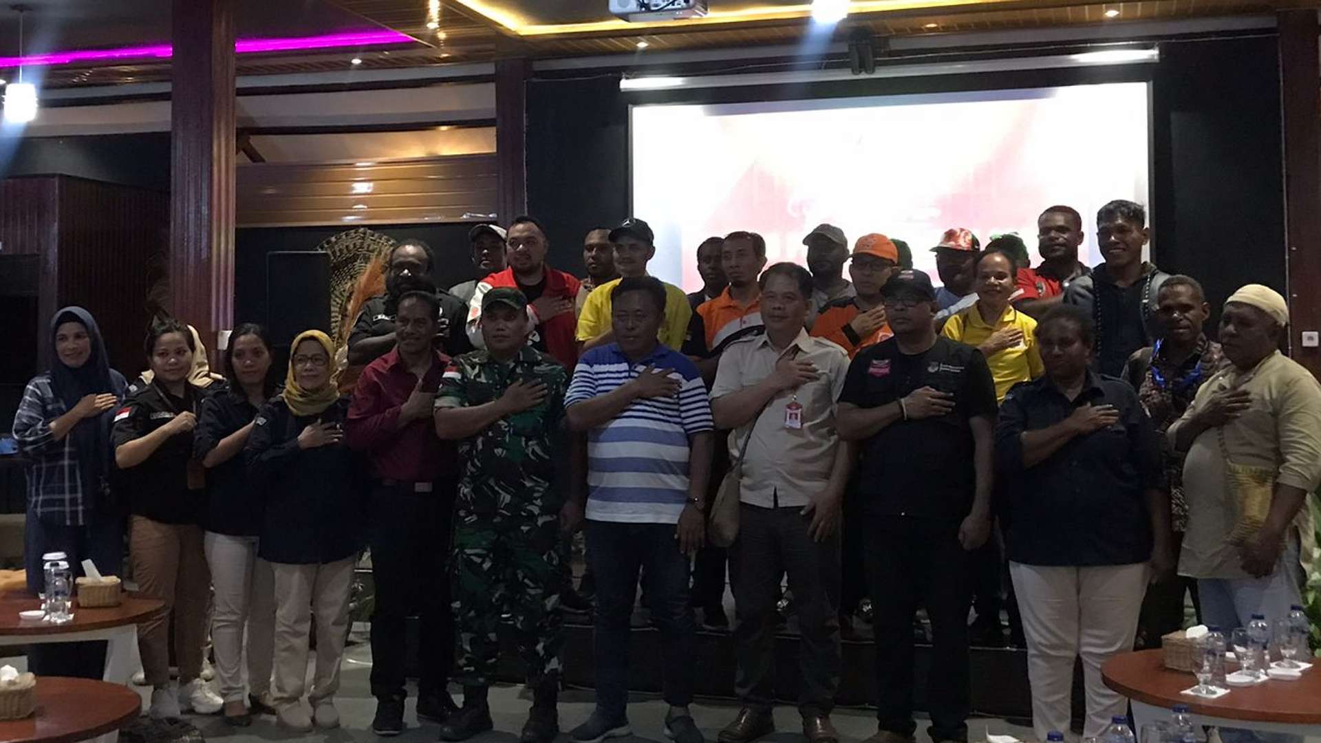 peluncuran-kirab-pemilu-2024-kpu-mimika-nobar-bersama-perwakilan-parpol
