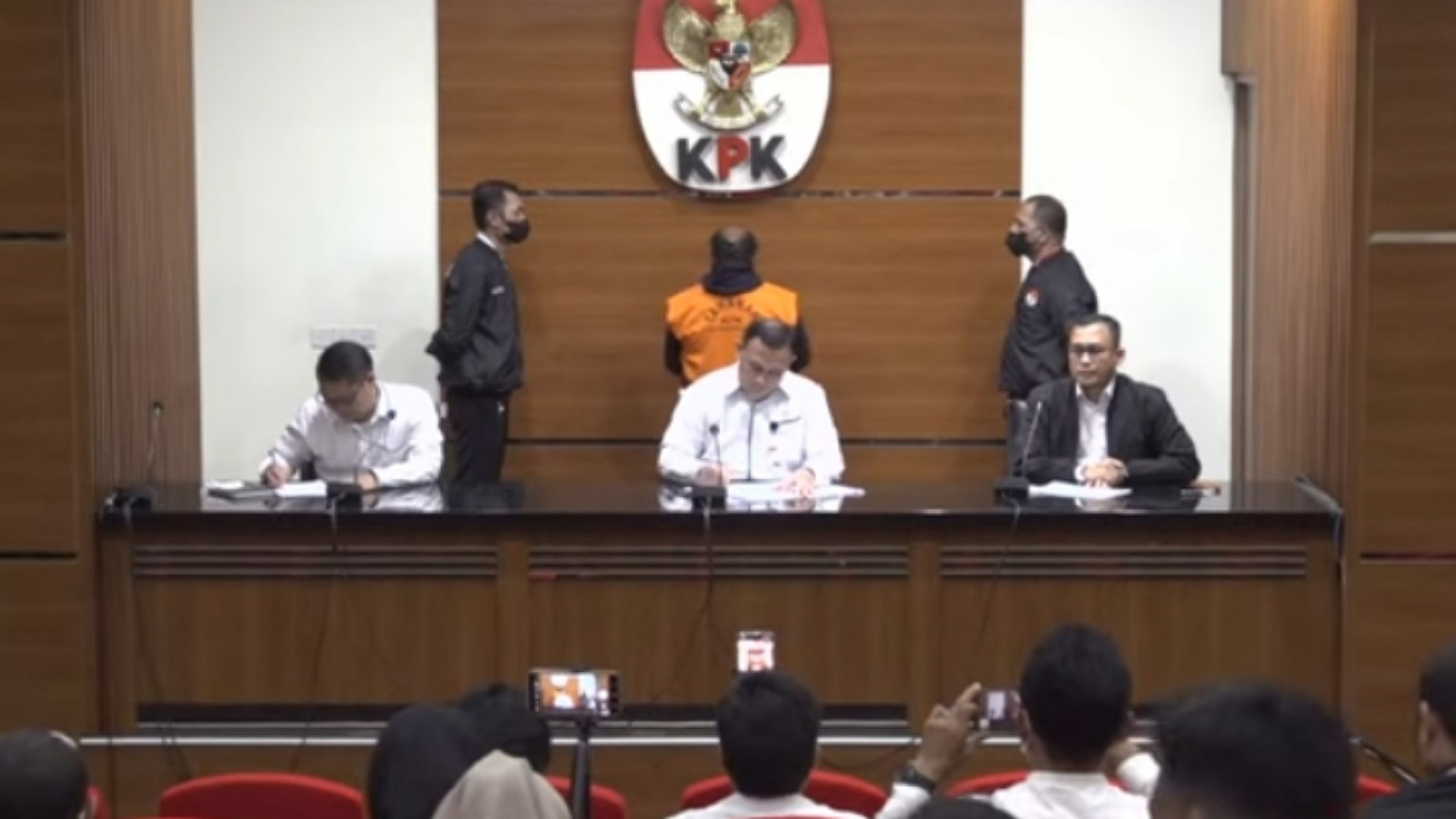 hasil-penyidikan-kpk-rhp-nikmati-rp200-miliar